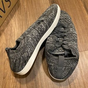 SUAVS Zilker Sneaker in Heathered Grey